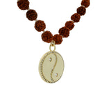 Collier rudraksha médaille yin & yang doré avec zircons 84 cm