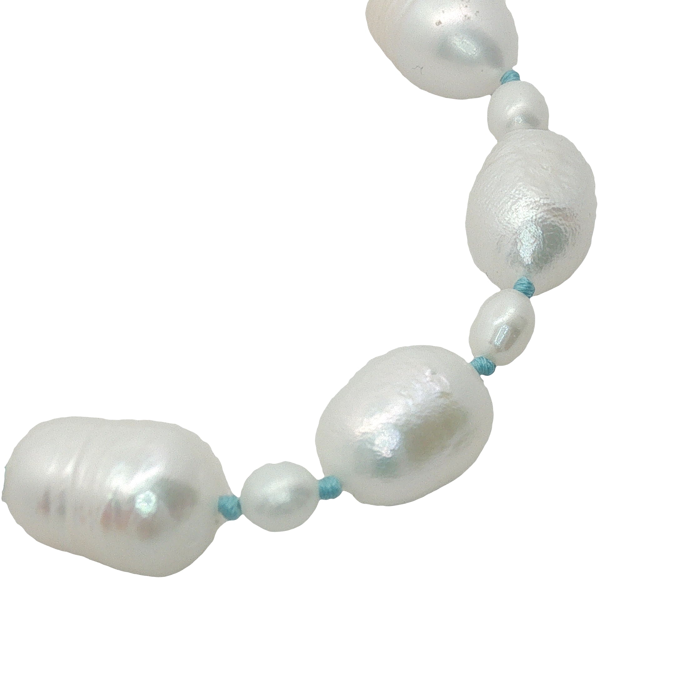 Collier doré alternance petites et grandes perles de culture avec noeuds turquoise 60 cm