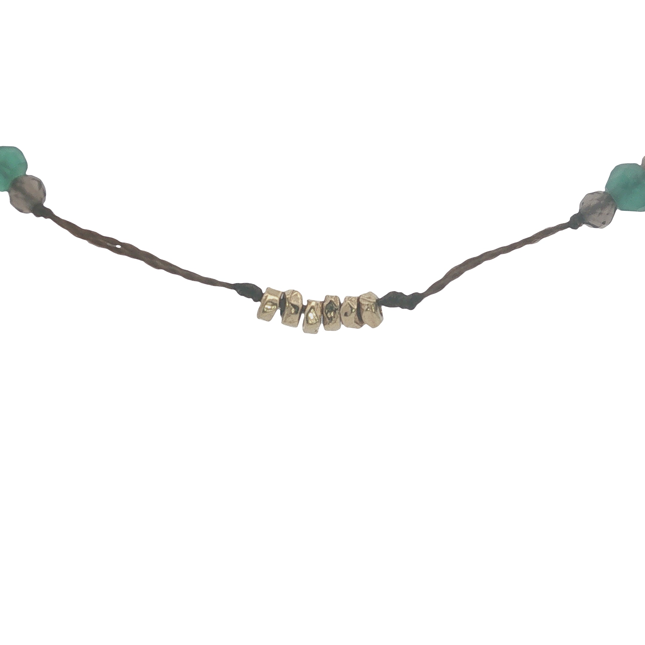 Collier doré fil marron avec onyx verte, quartz fumé et perles dorées 60 cm