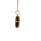 Collier doré onyx noire dans une cage dorée 42 cm