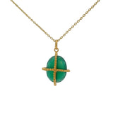 Collier doré Onyx verte dans une cage dorée 42 cm