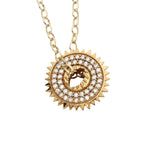 Collier doré médaillon dentelé oeil zircons 42 cm