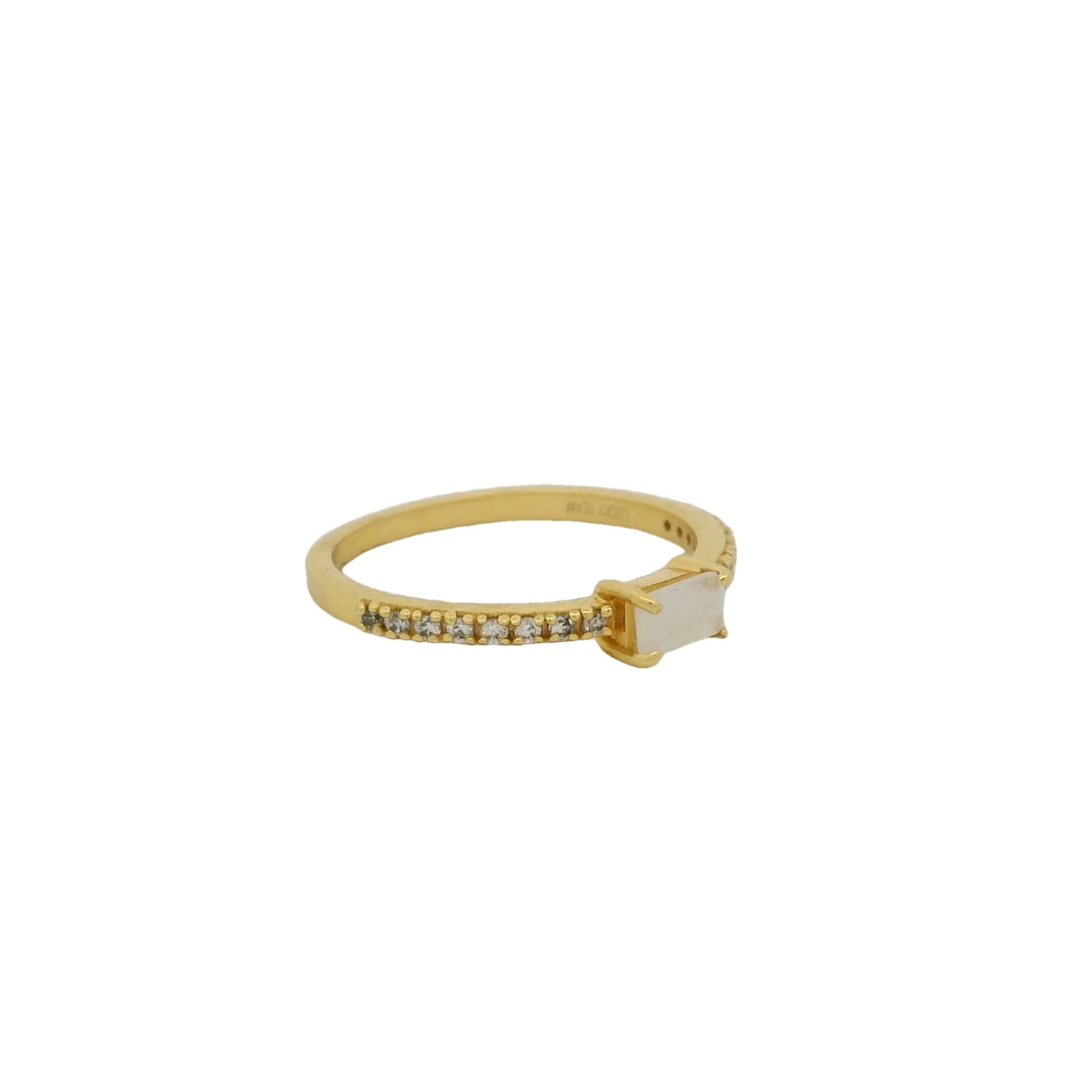 Bague dorée fine pierre carrée et zircons