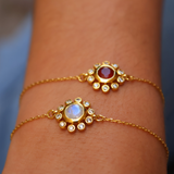 Bracelet doré fleur avec pierre naturelle et zircons blancs
