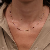 Collier doré fil beige et pierres naturelles 42 cm