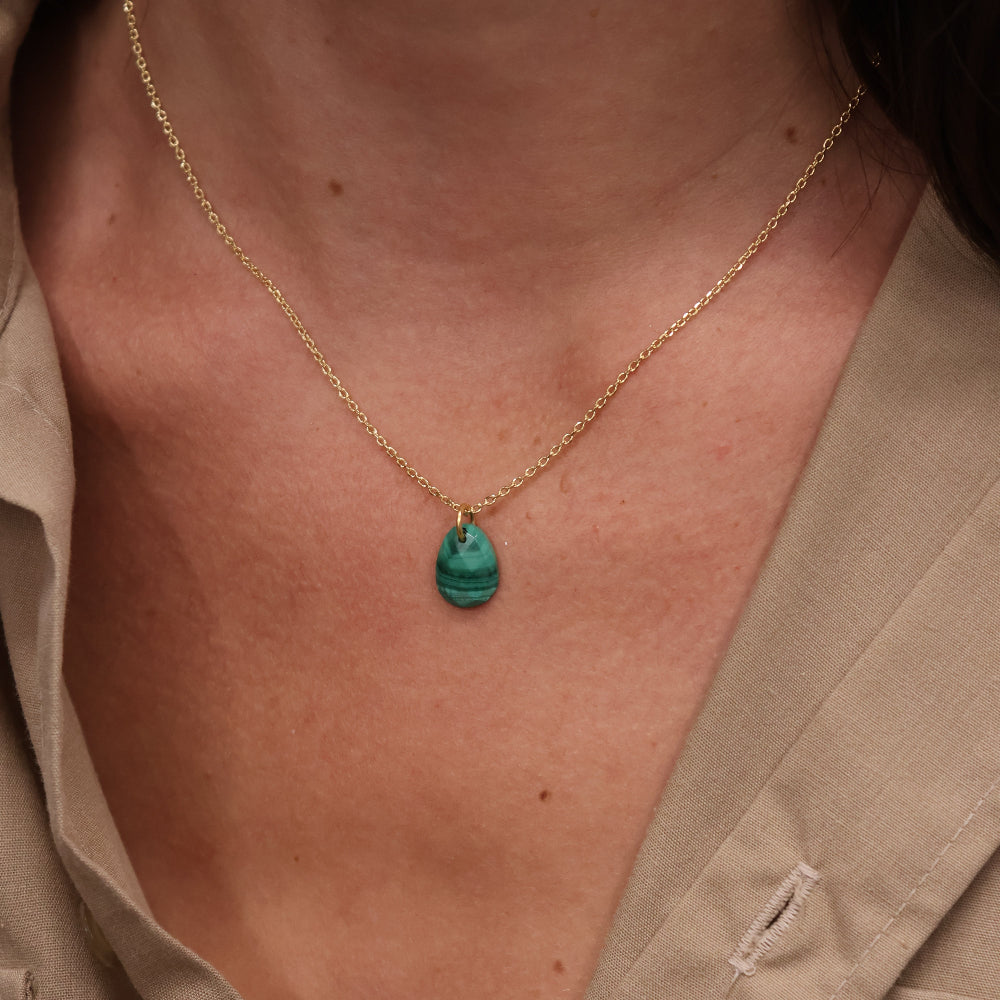 Collier doré pierre facettée en malachite 42 cm