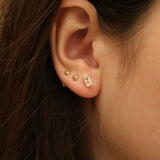 Boucle dorée et zircon baguette