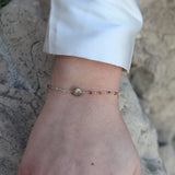Bracelet doré pierre entourée de petites pierres facettées