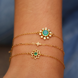 Bracelet doré fleur avec pierre naturelle et zircons blancs