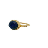 Bague dorée pierre ovale facettée et zircons