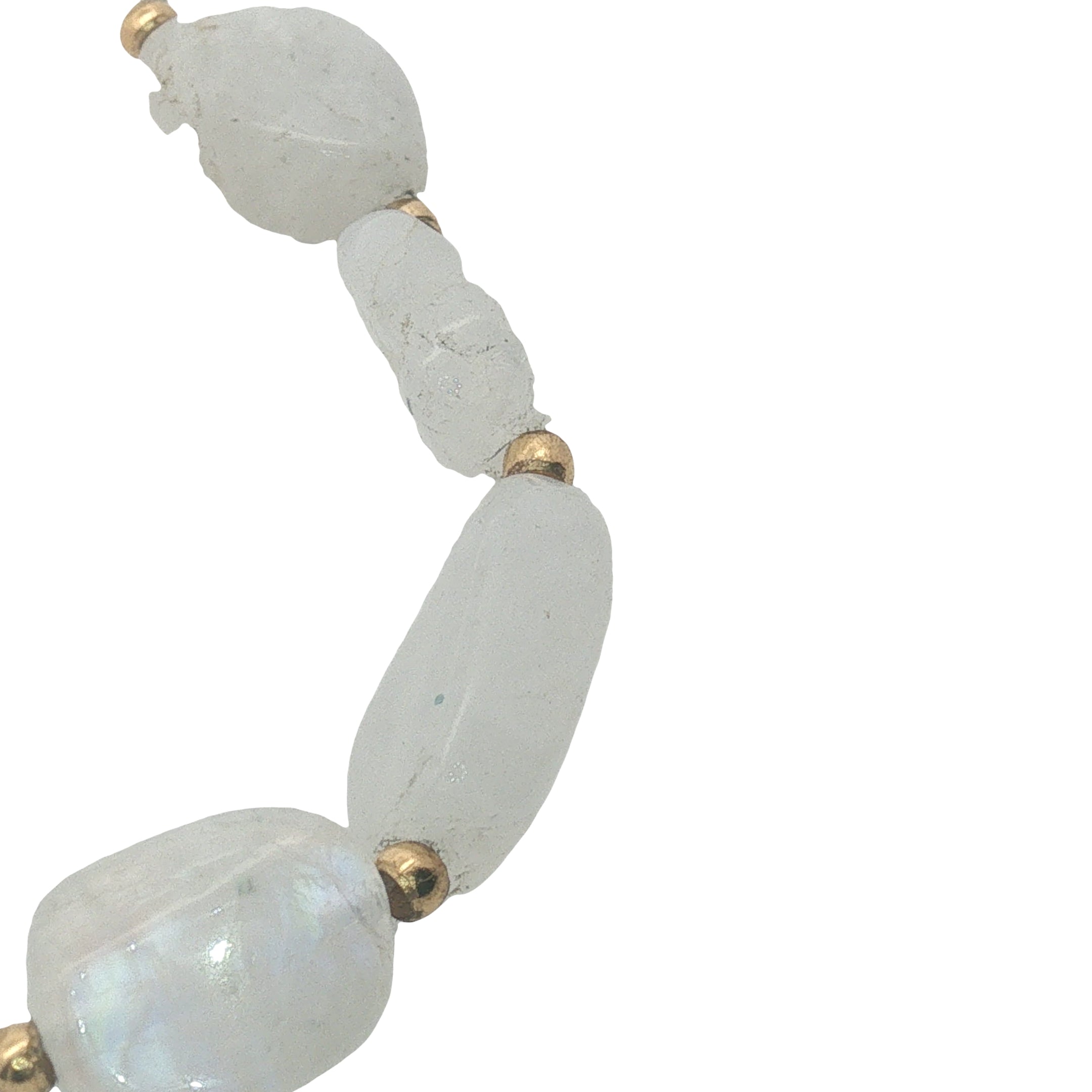 Collier doré pierres de lune ovales et perles dorées 60 cm