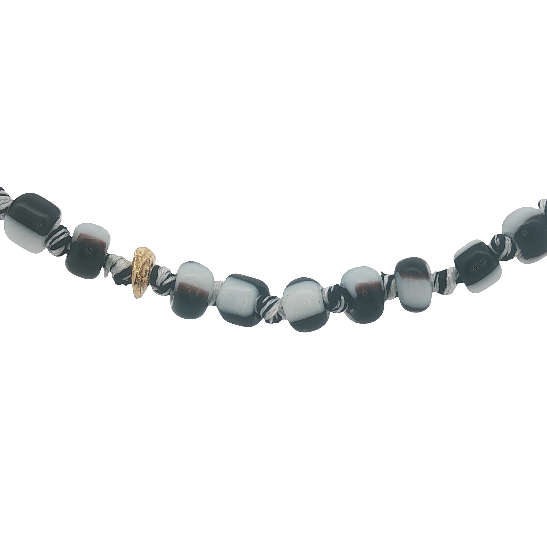 Collier doré perles noires et blanches, disques dorés et noeuds noirs 60 cm