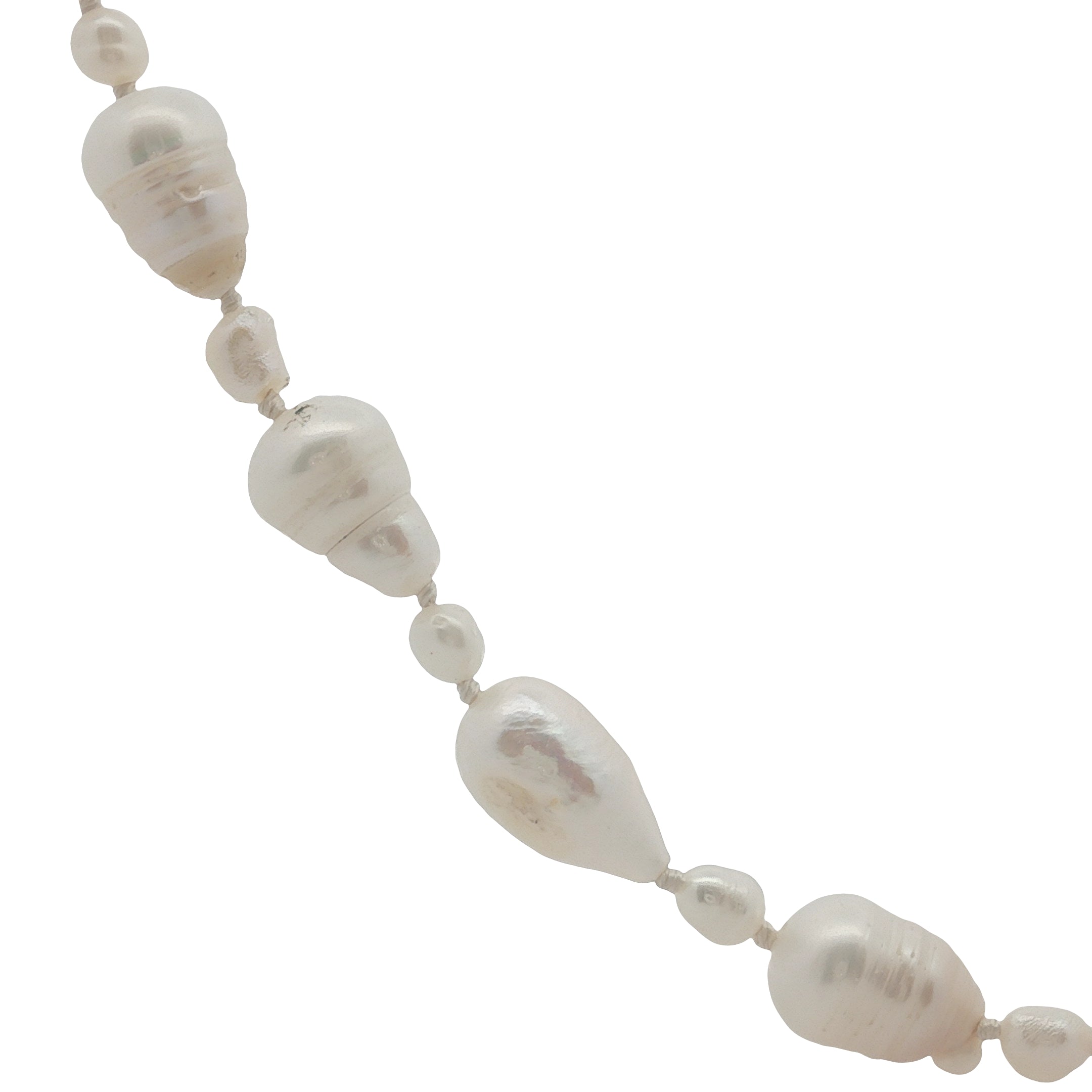 Collier doré alternance petites et grandes perles de culture avec noeuds blancs 75 cm
