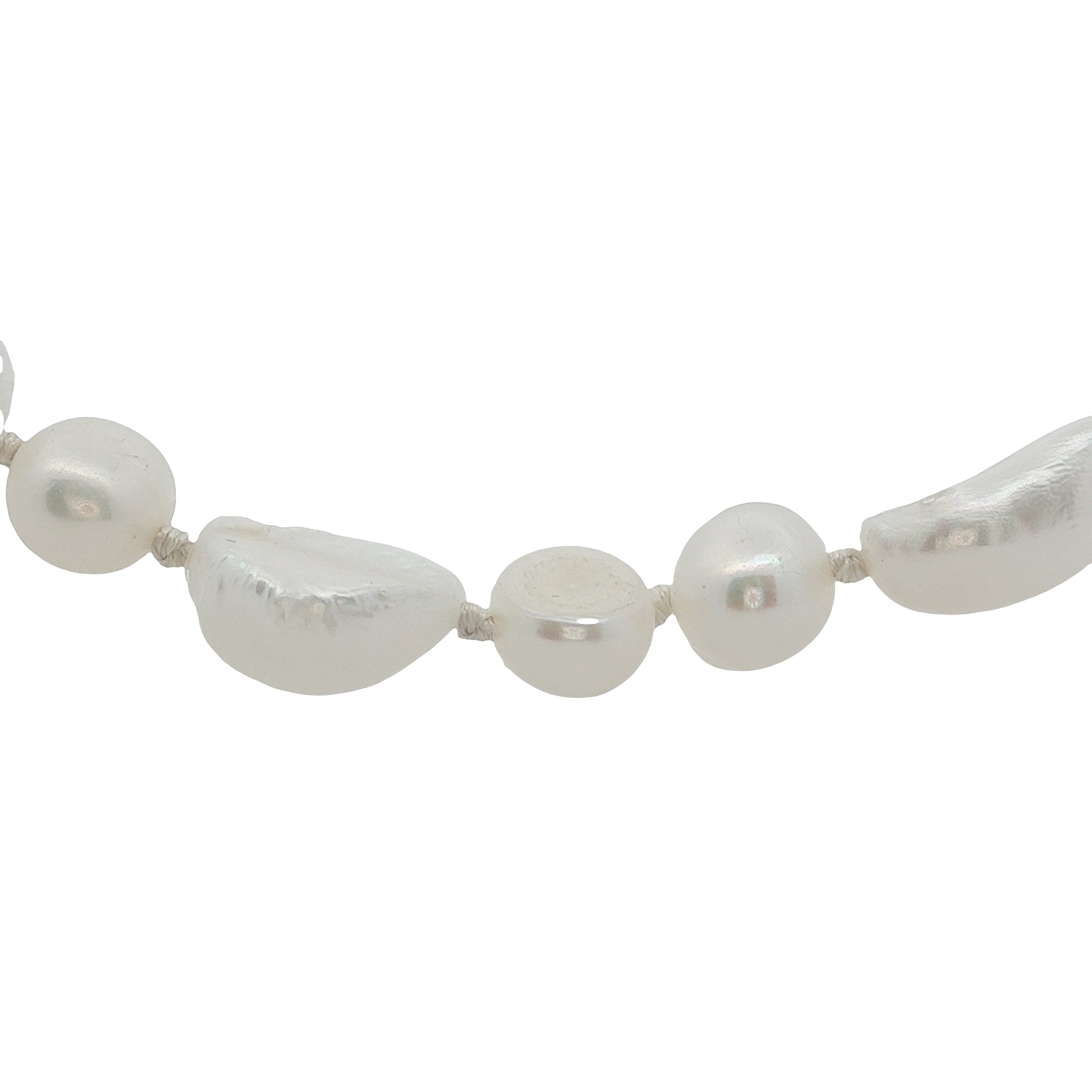 Collier doré perles de culture de différentes tailles avec noeuds blancs 75 cm