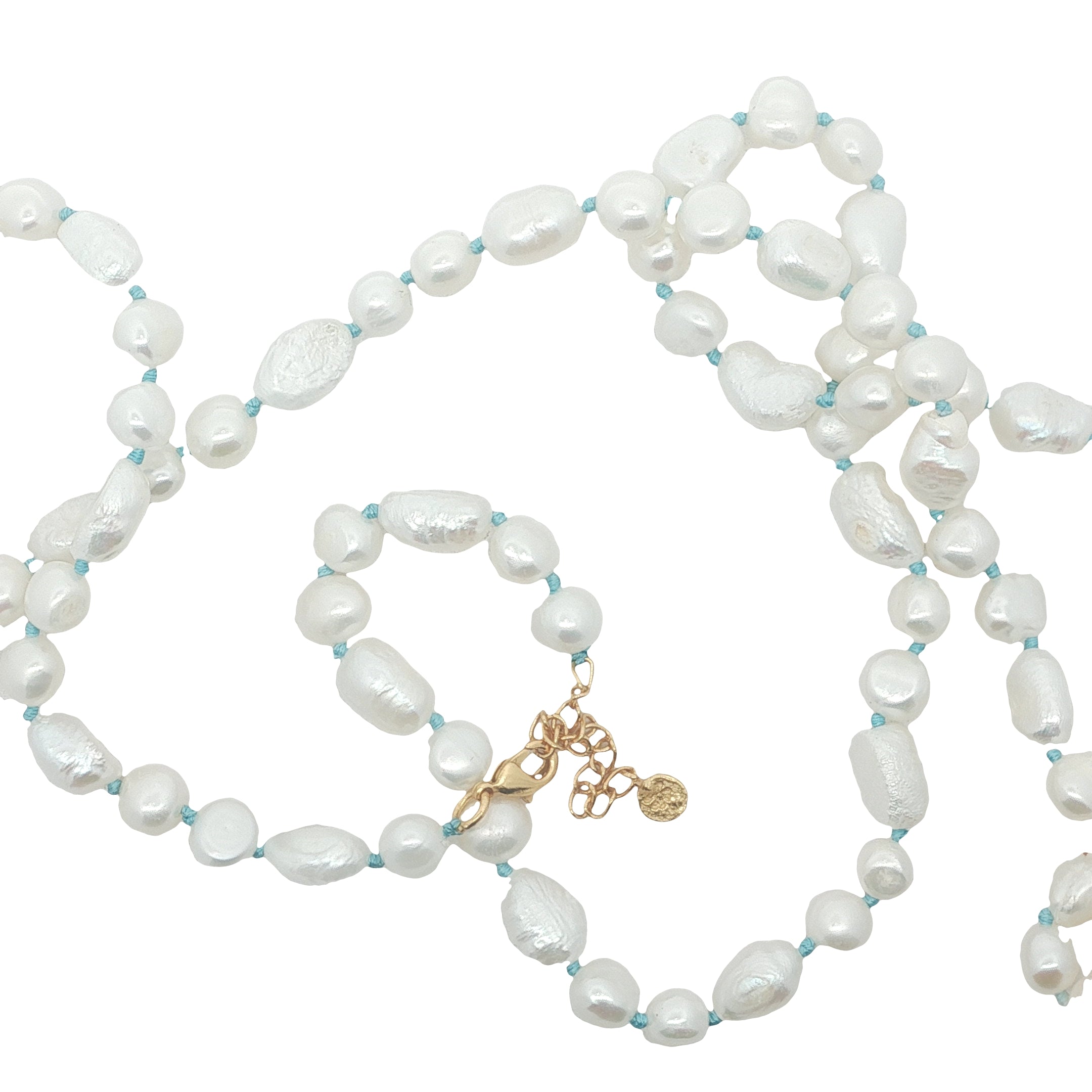 Collier doré perles de culture de différentes tailles avec noeuds turquoise 75 cm