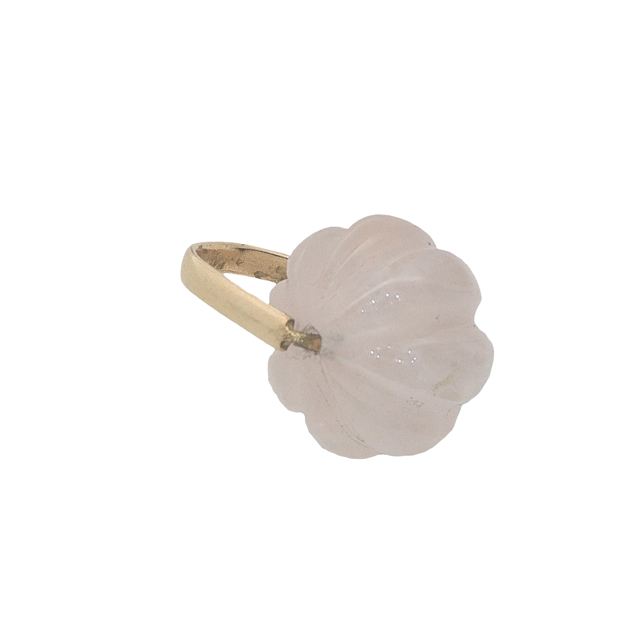 Charms doré fleur taillée dans du quartz rose avec étrier