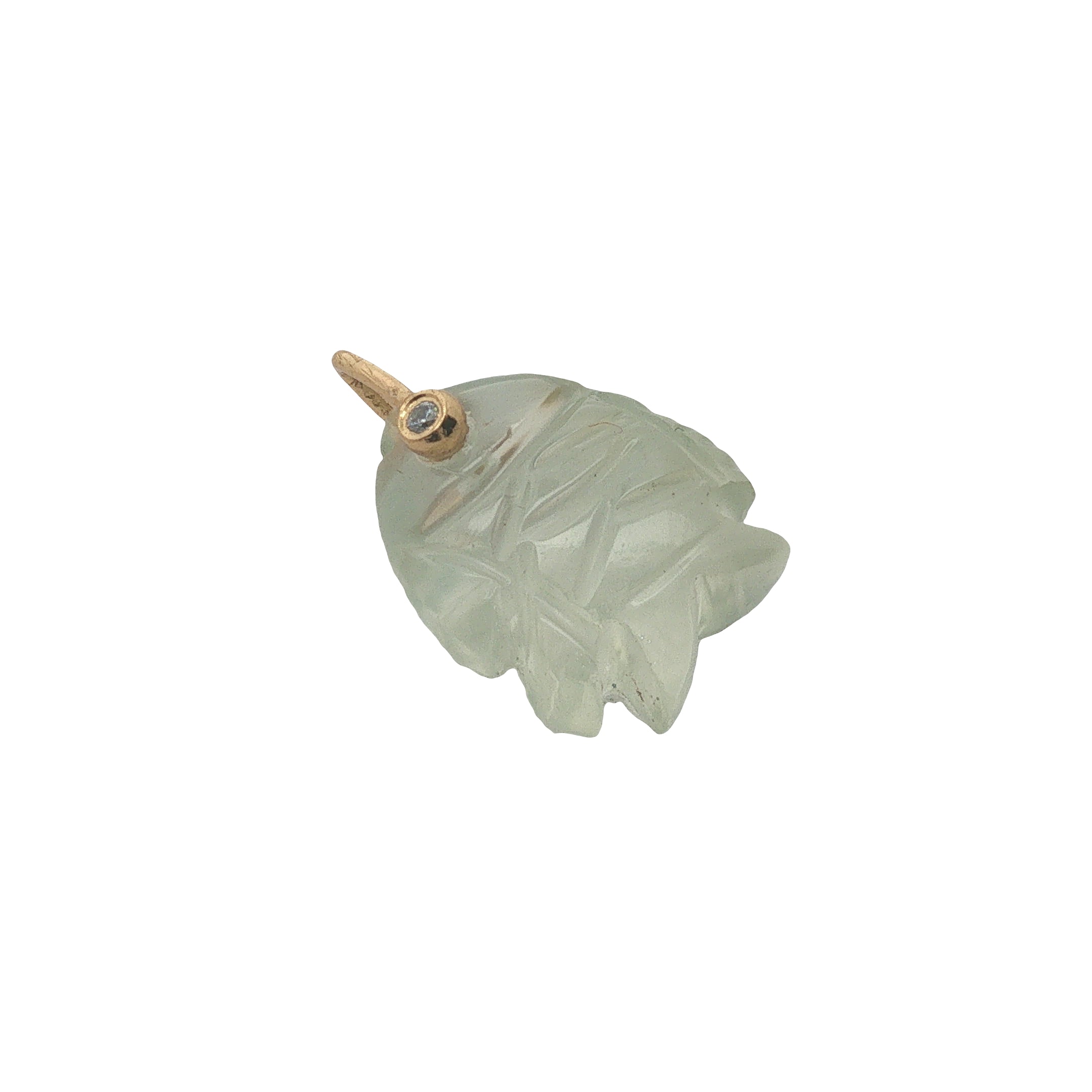 Charms doré poisson taillé dans la prehnite avec zircons