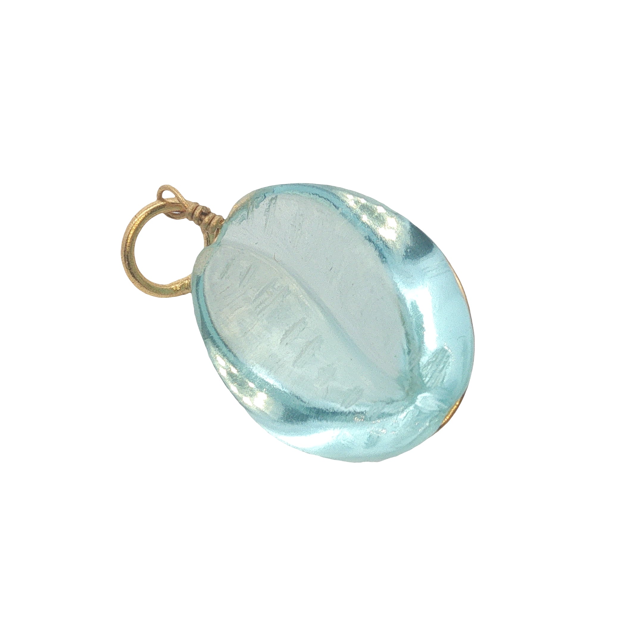 Charms doré coquillage taillé dans de la topaze bleue avec fil doré