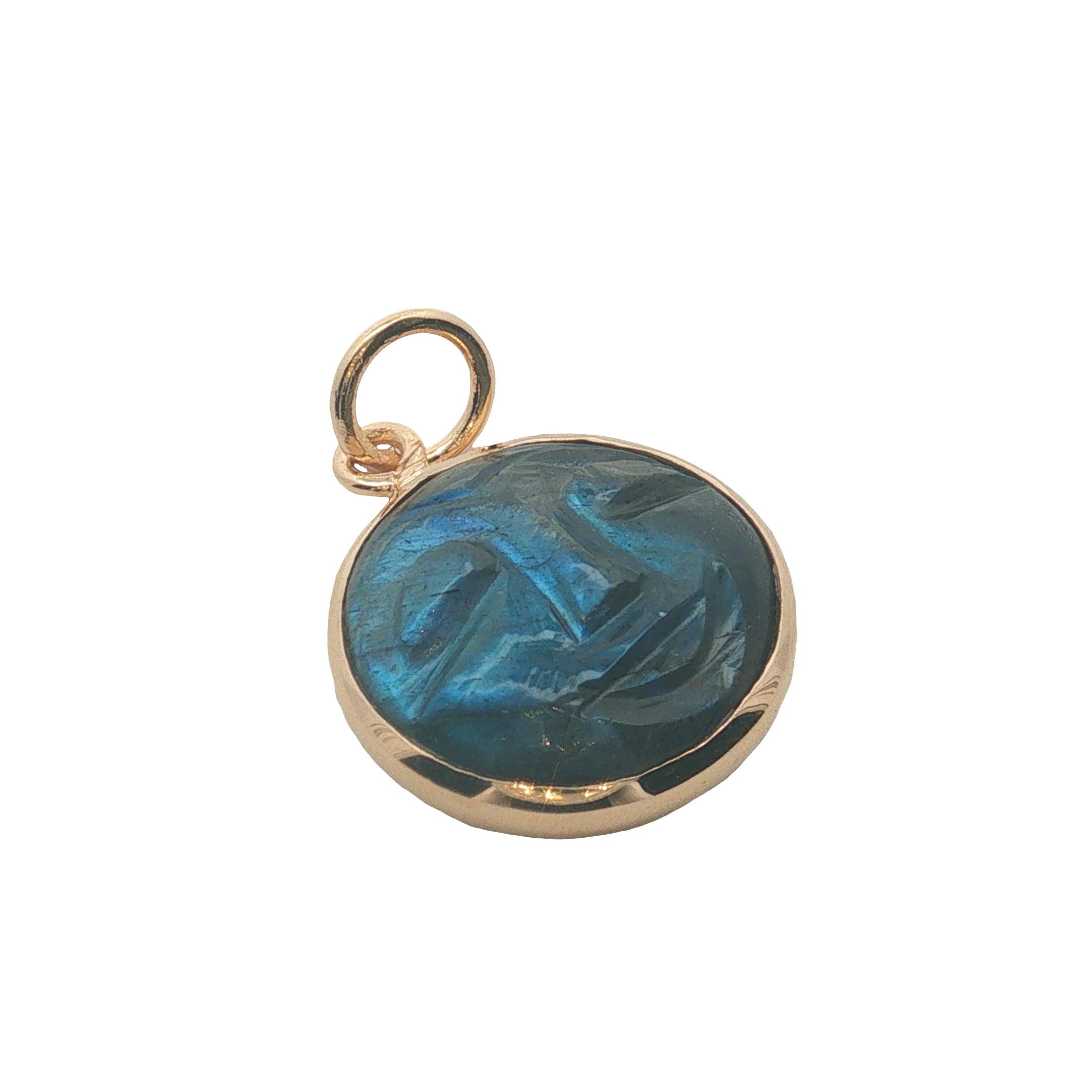 Charms médaille avec visage taillé dans la labradorite entourée d'un fil doré