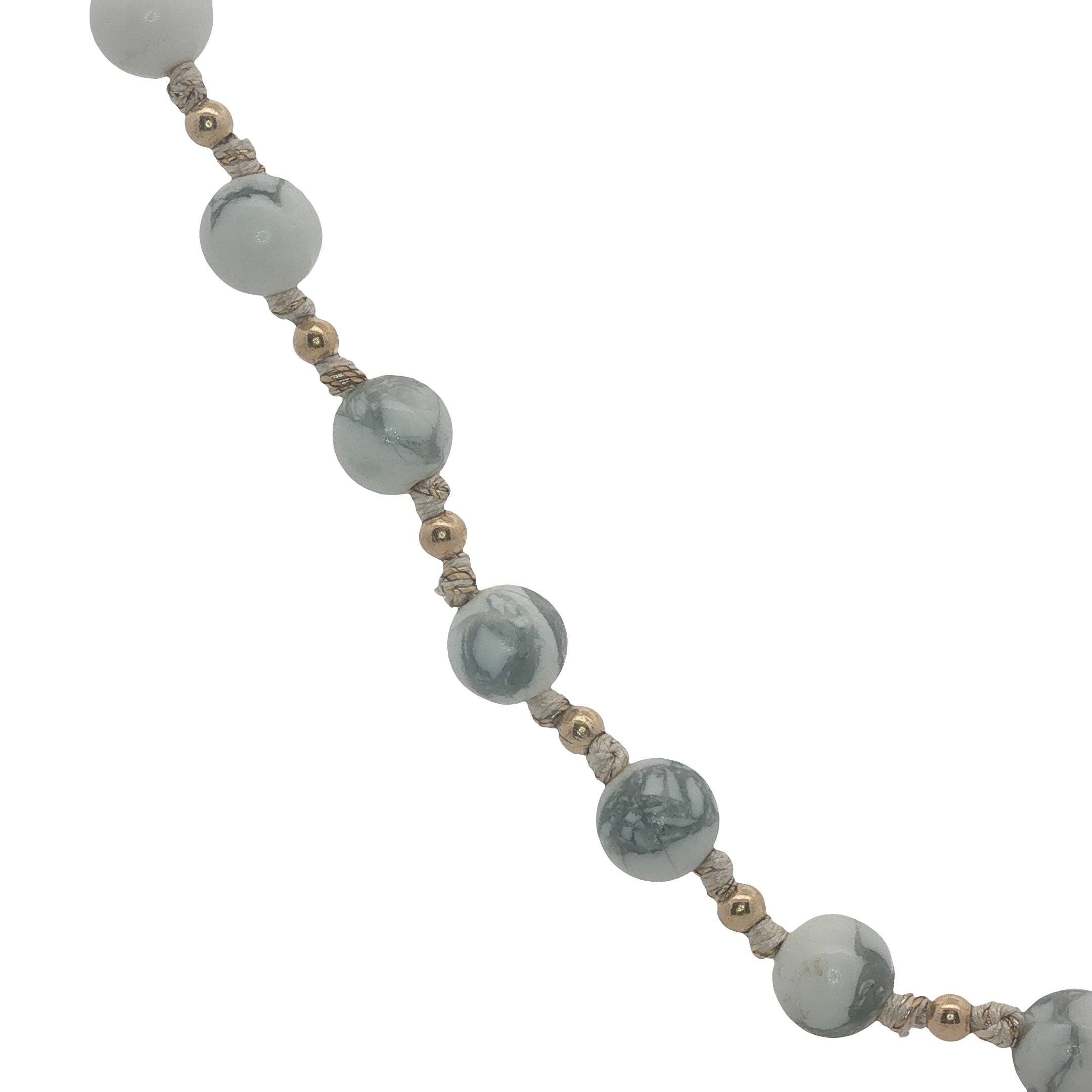 Collier doré perles blanches marbrées et perles dorées 42 cm