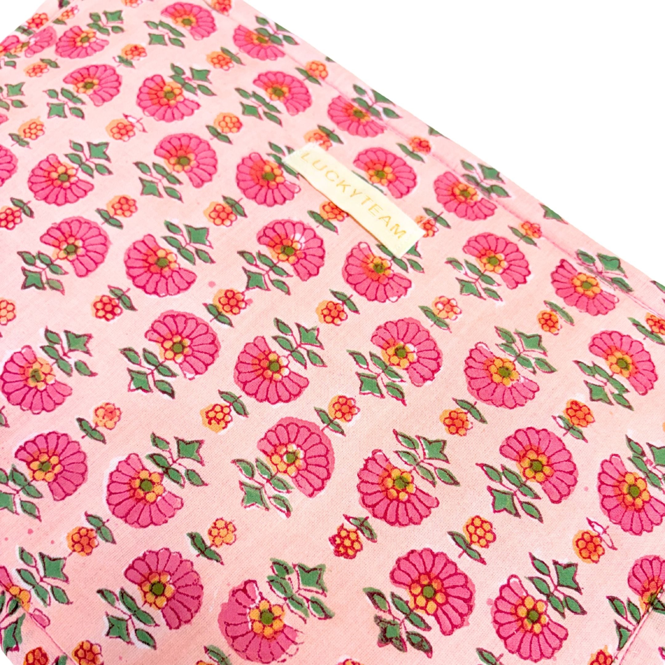Grande pochette de voyage rose à fleurs fushia
