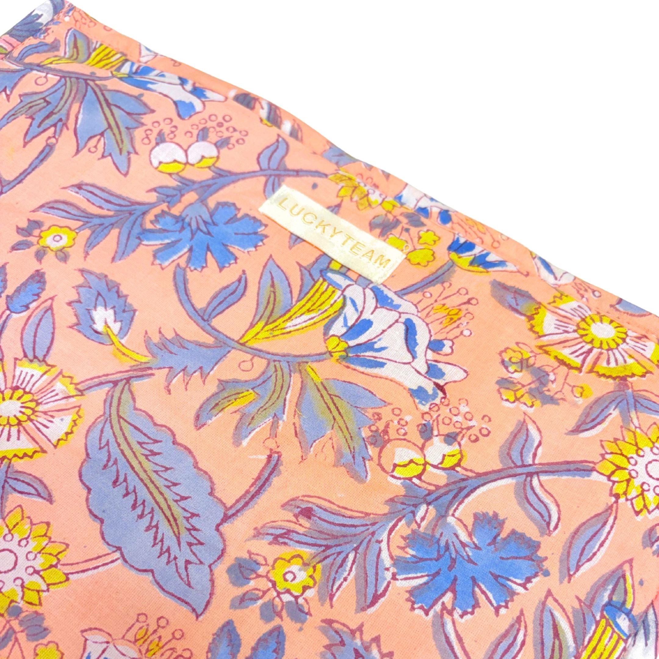 Grande pochette de voyage corail et bleue à fleurs blanches et jaunes