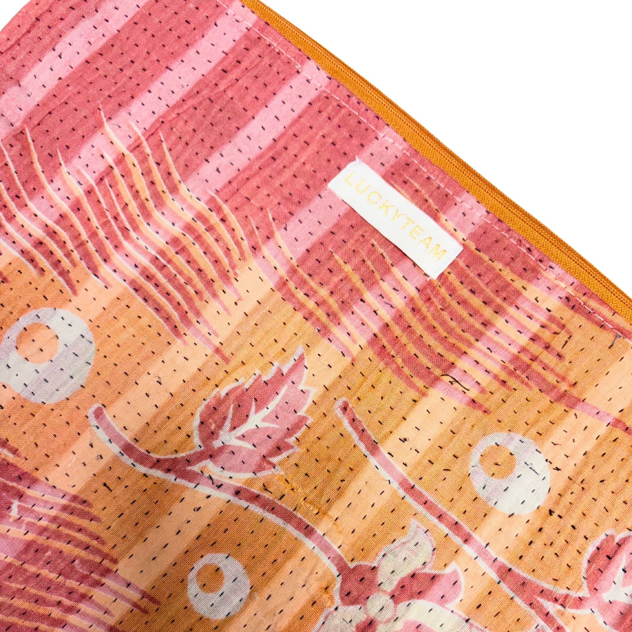 Grande pochette de voyage kantha imprimé rouge, orange et beige