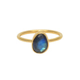 Bague dorée et pierre facettée