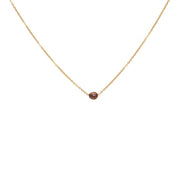 Collier doré et perle de culture grise