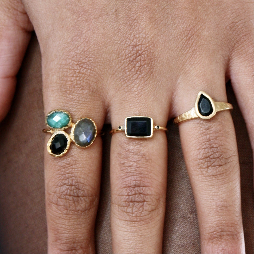 Bague dorée trio de pierres