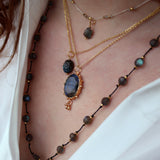 Collier doré pendentif pierre taillée brute 42 cm
