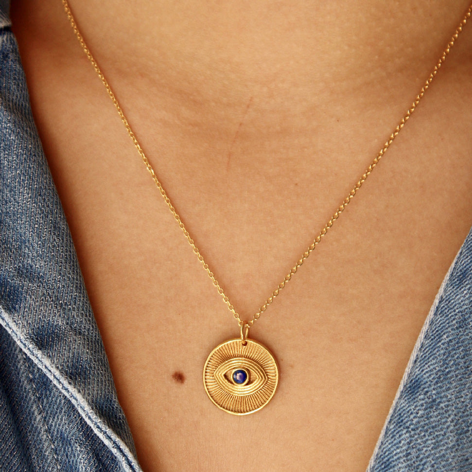 Collier doré médaille oeil texturé et pierre - LAPIS